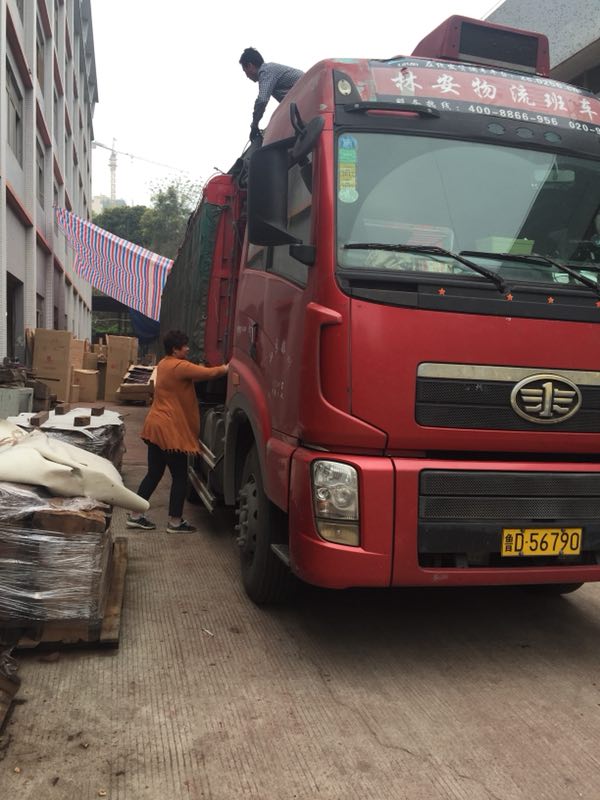 红木家具运输装载现场